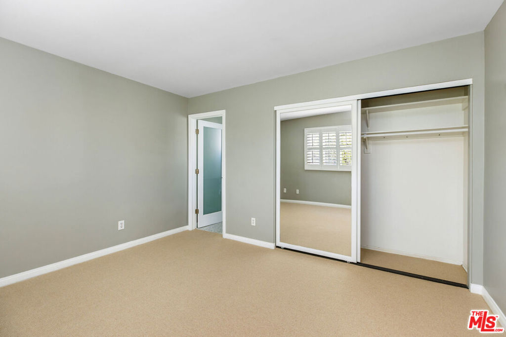 17207 Palisades Circle Property Photo 15