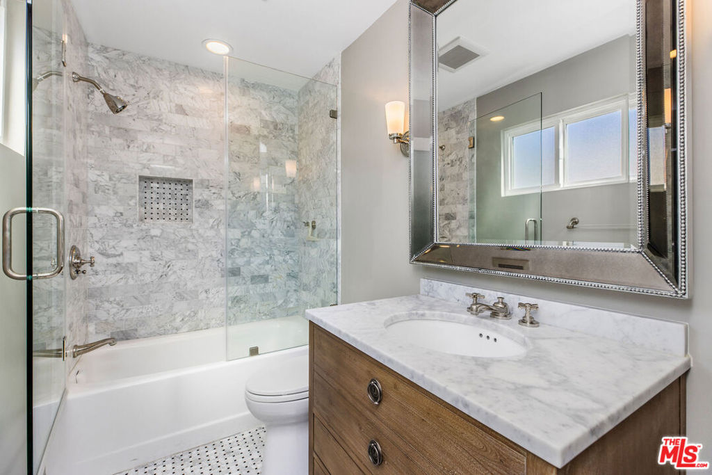 17207 Palisades Circle Property Photo 16
