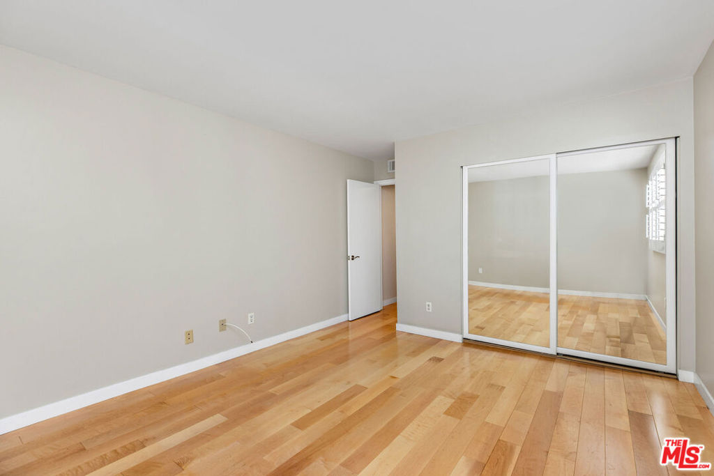 17207 Palisades Circle Property Photo 19