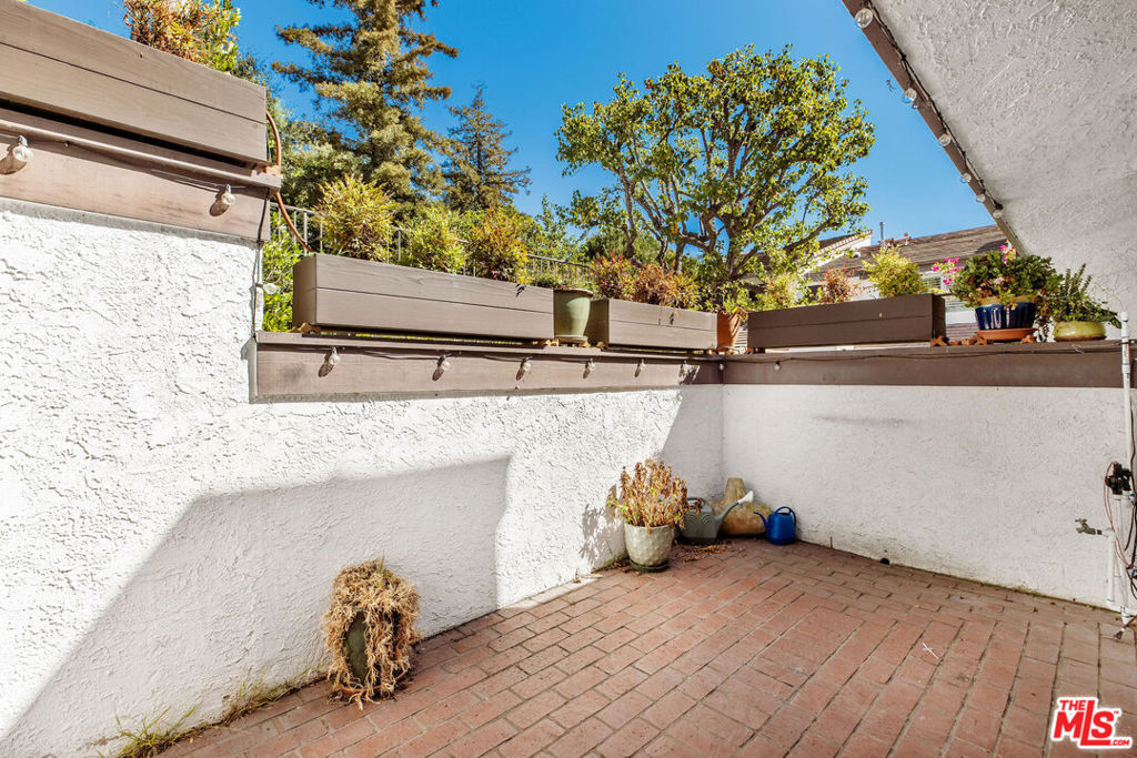 17207 Palisades Circle Property Photo 22