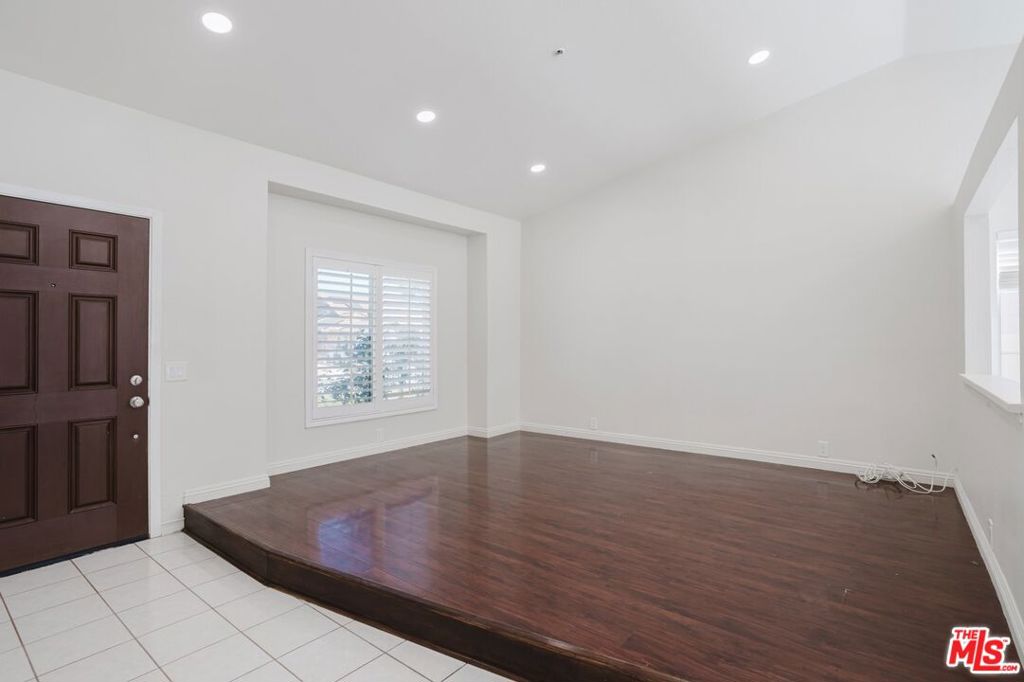 2619 W Windhaven Drive Property Photo 3