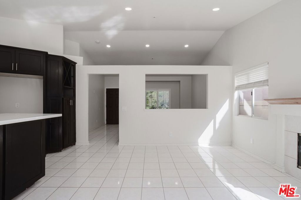 2619 W Windhaven Drive Property Photo 8