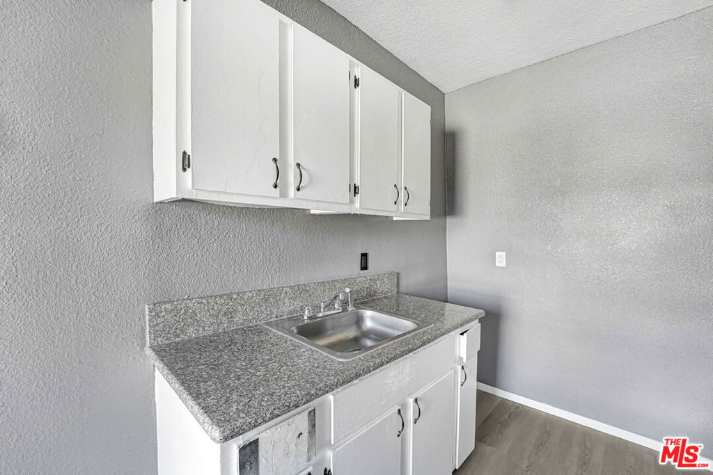 812 S Westlake Avenue 303 Property Photo 8
