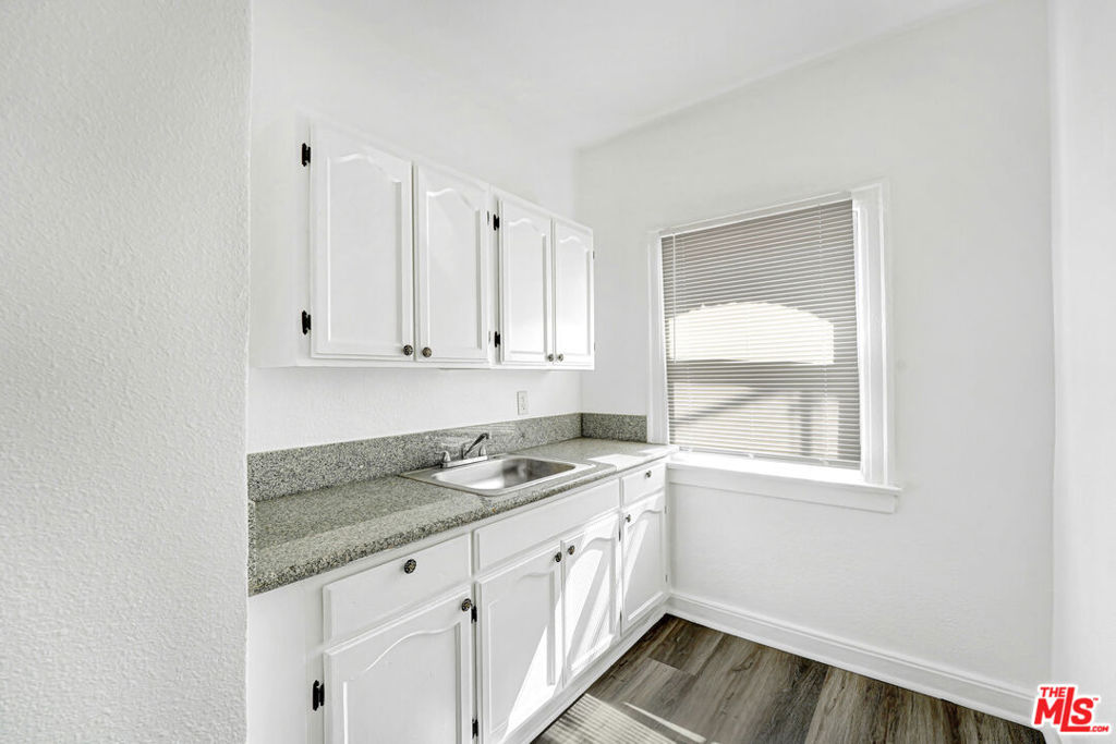 610 S Coronado Street 205 Property Photo 6