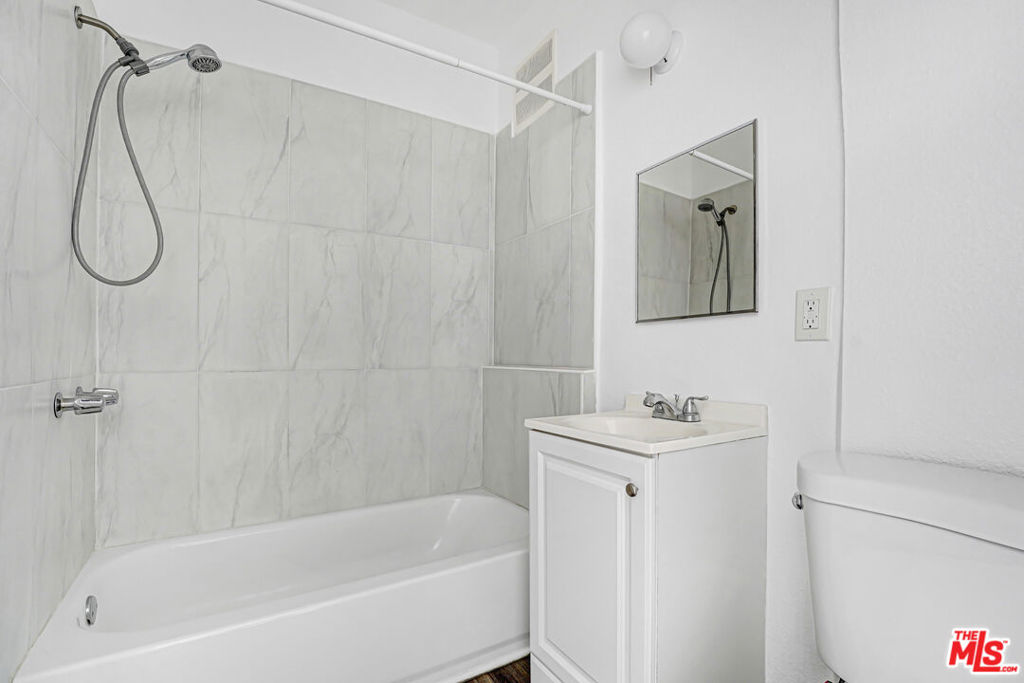 610 S Coronado Street 205 Property Photo 11