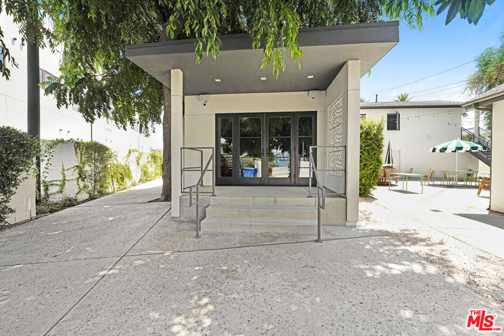 2614 Alsace Avenue Property Photo 1