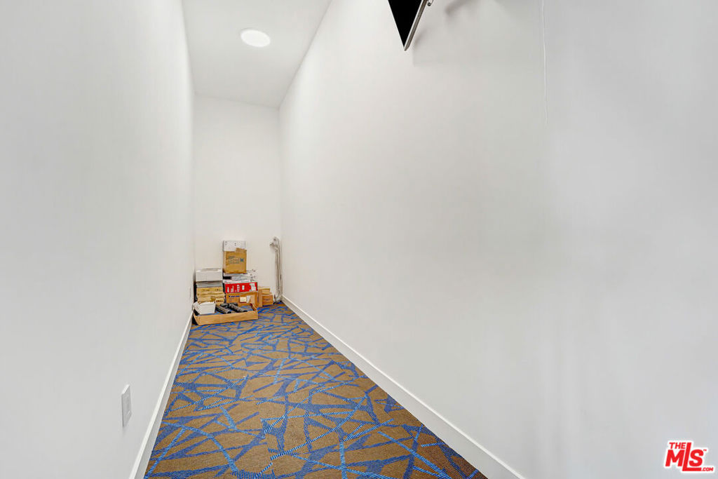 2614 Alsace Avenue Property Photo 8