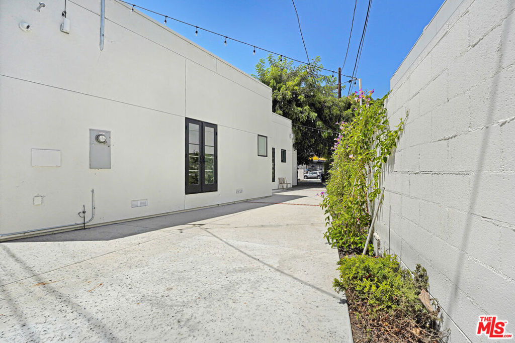 2614 Alsace Avenue Property Photo 10
