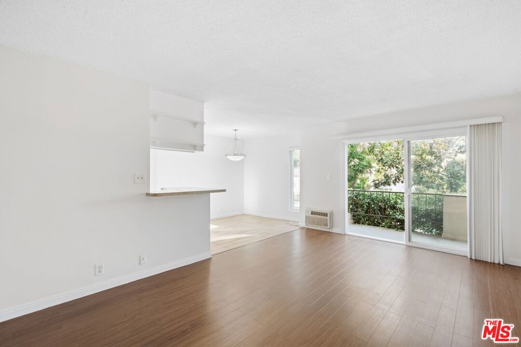 739 N Croft Avenue 207 Property Photo 1