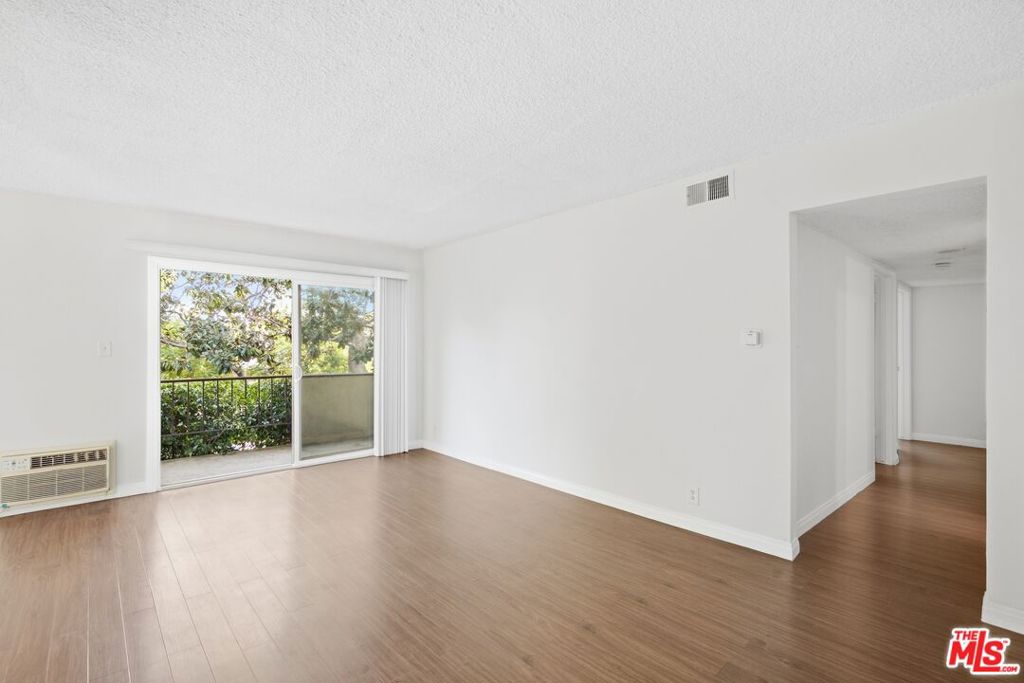 739 N Croft Avenue 207 Property Photo 2