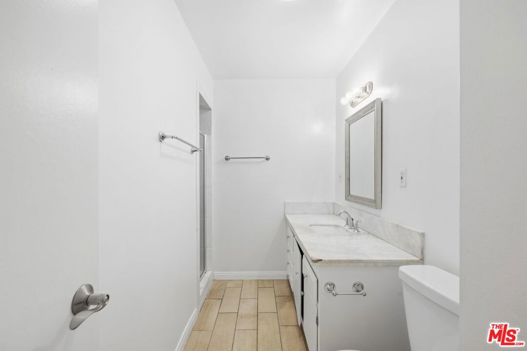 739 N Croft Avenue 207 Property Photo 11