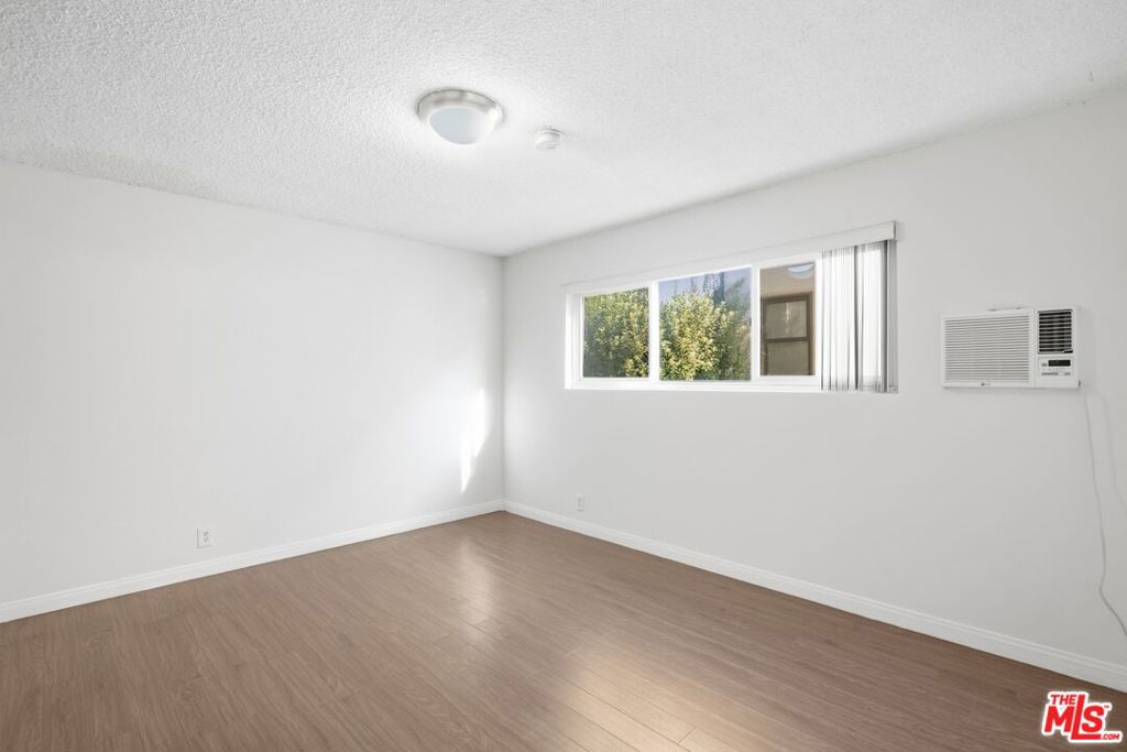 739 N Croft Avenue 207 Property Photo 15