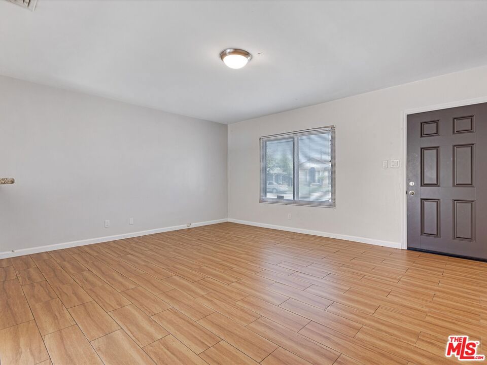 521 S Oak Street Property Photo 5