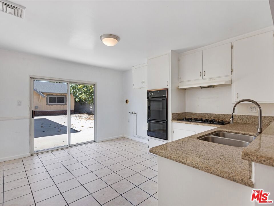 521 S Oak Street Property Photo 8