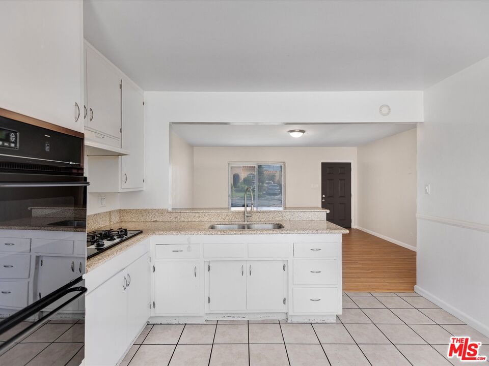 521 S Oak Street Property Photo 9