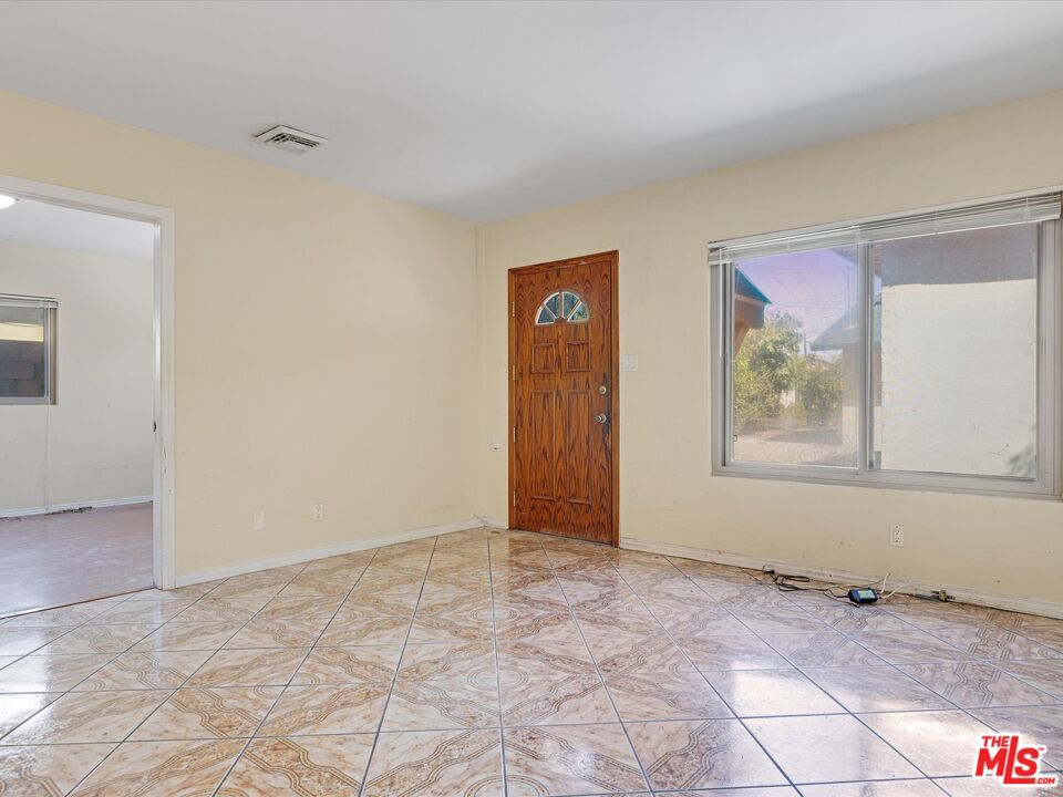 521 S Oak Street Property Photo 18