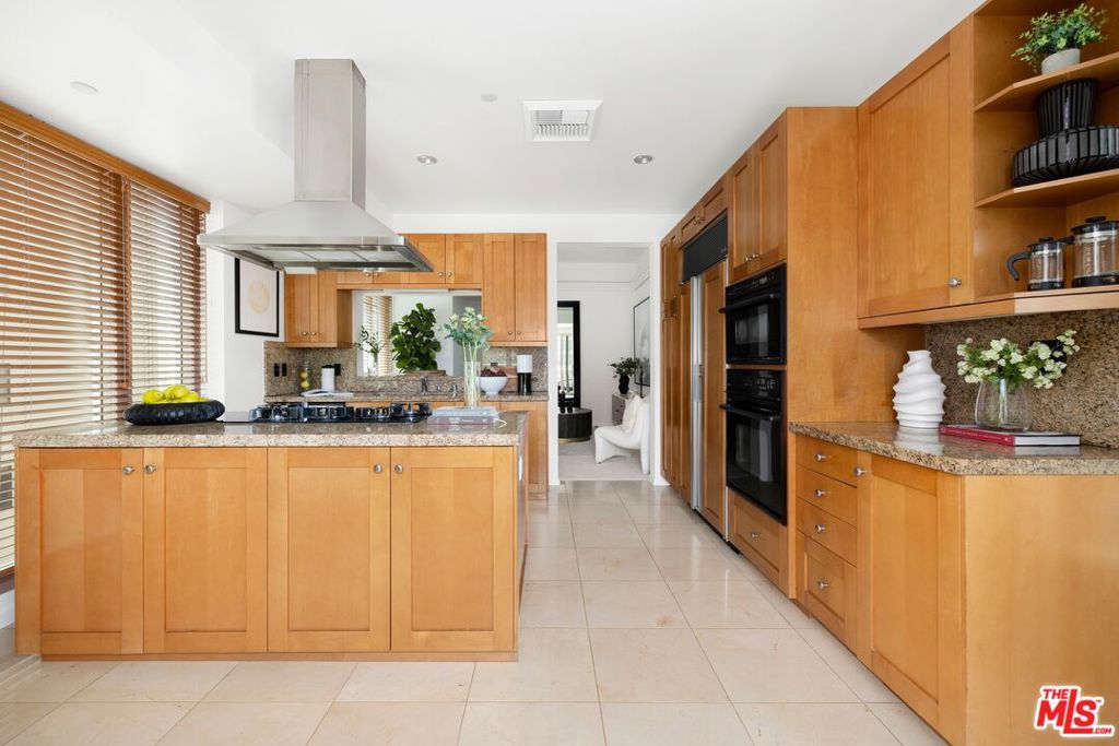 10727 Wilshire Boulevard 1001 Property Photo 6