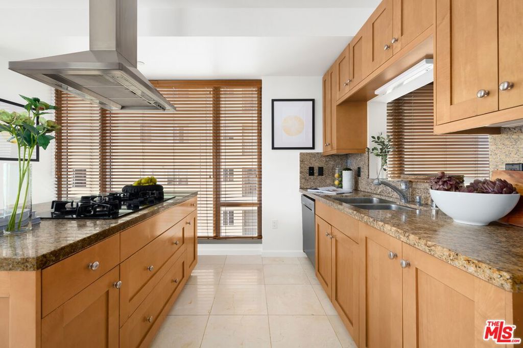 10727 Wilshire Boulevard 1001 Property Photo 7