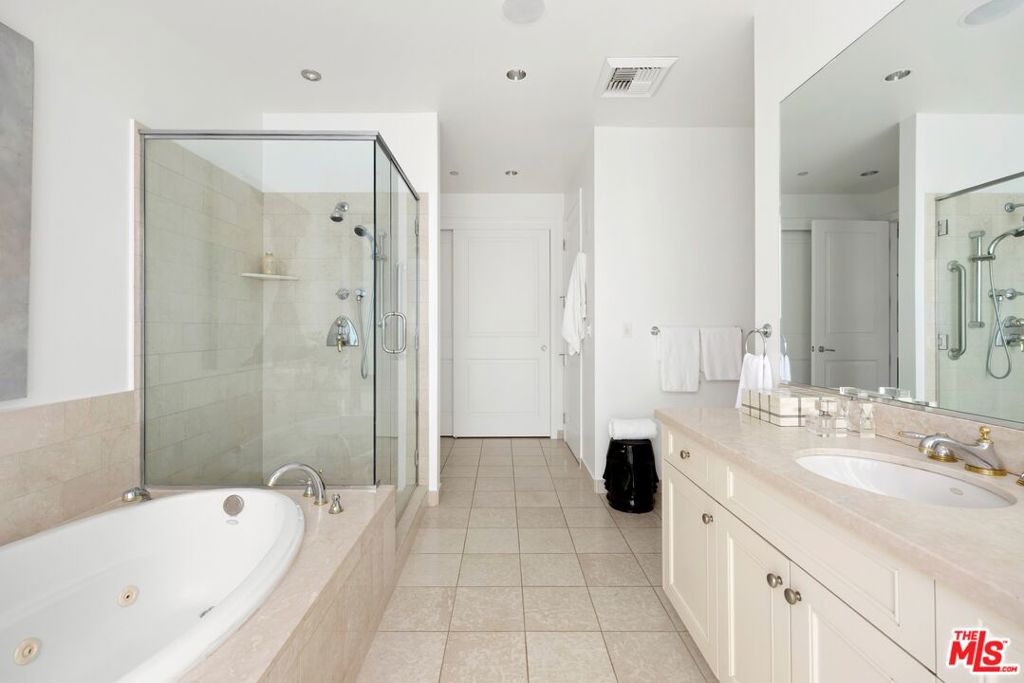 10727 Wilshire Boulevard 1001 Property Photo 14
