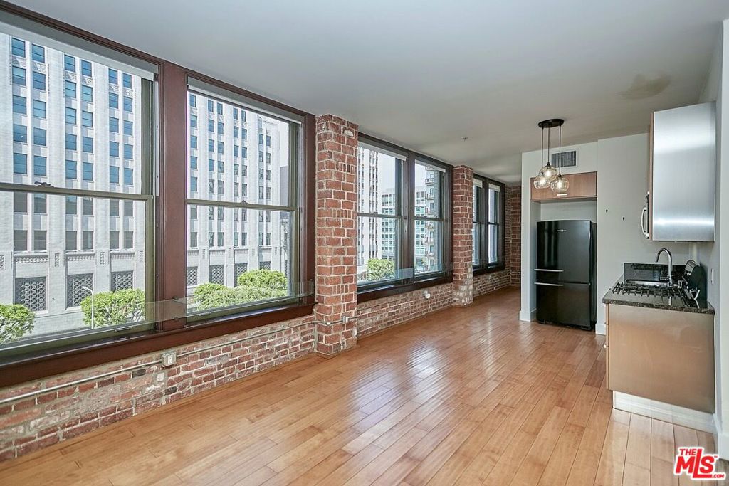 460 S Spring Street 501 Property Photo 1
