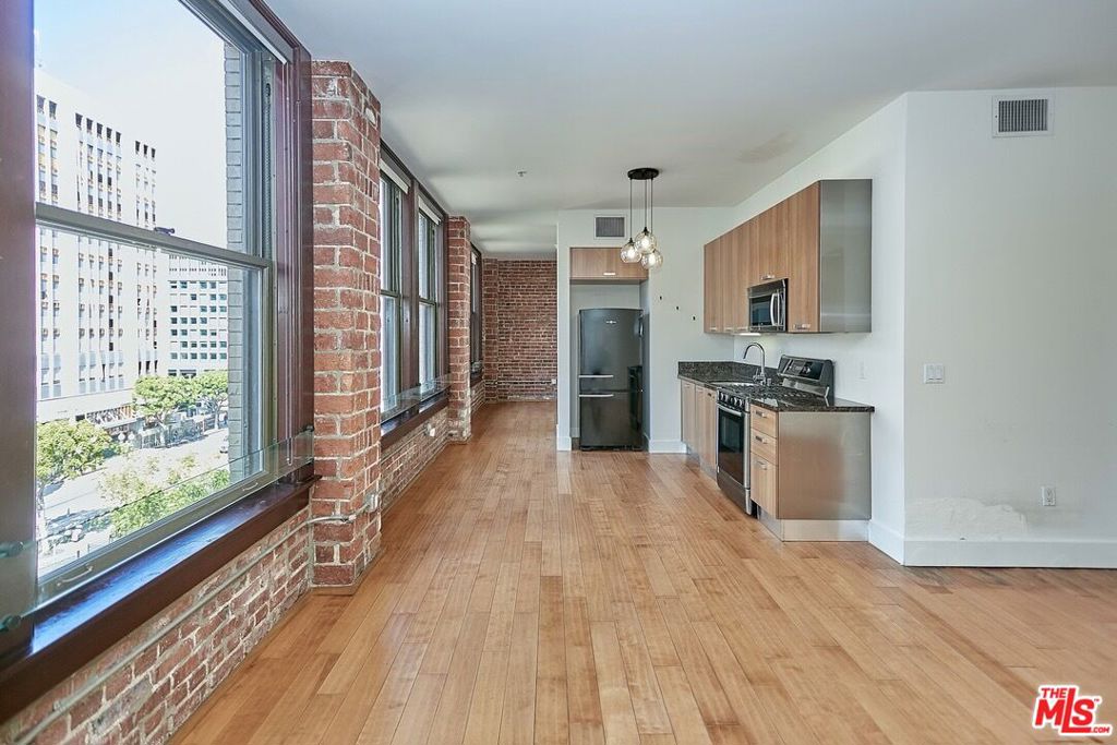 460 S Spring Street 501 Property Photo 2
