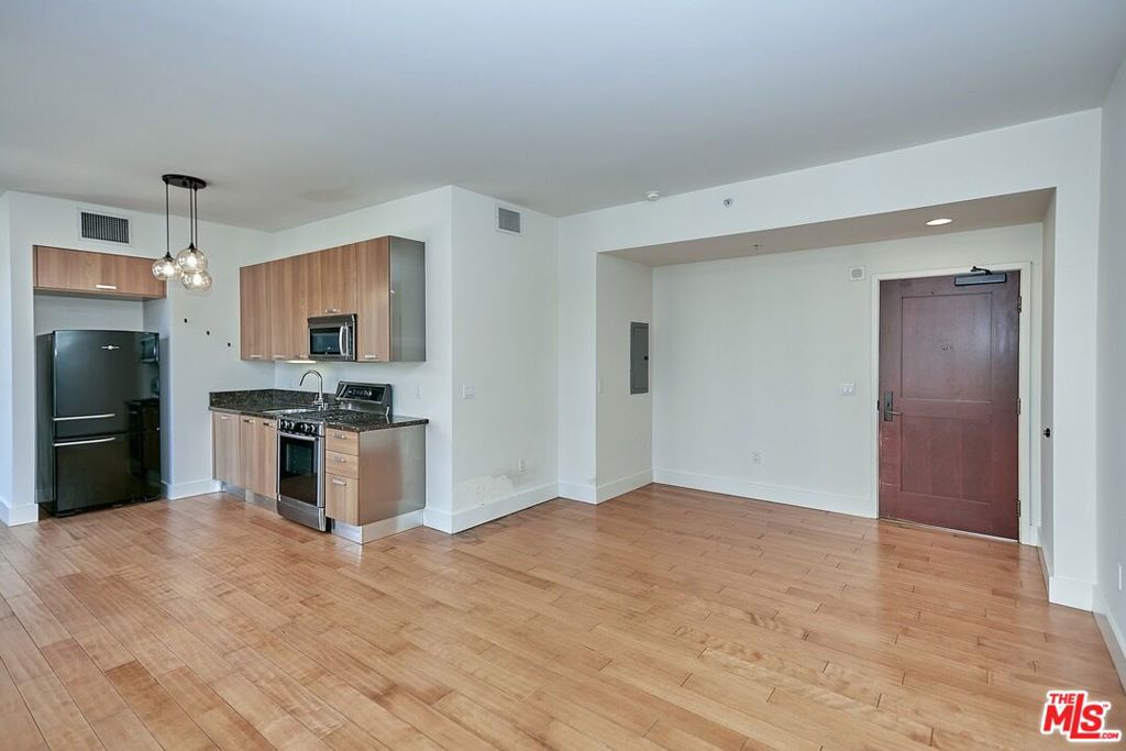 460 S Spring Street 501 Property Photo 3