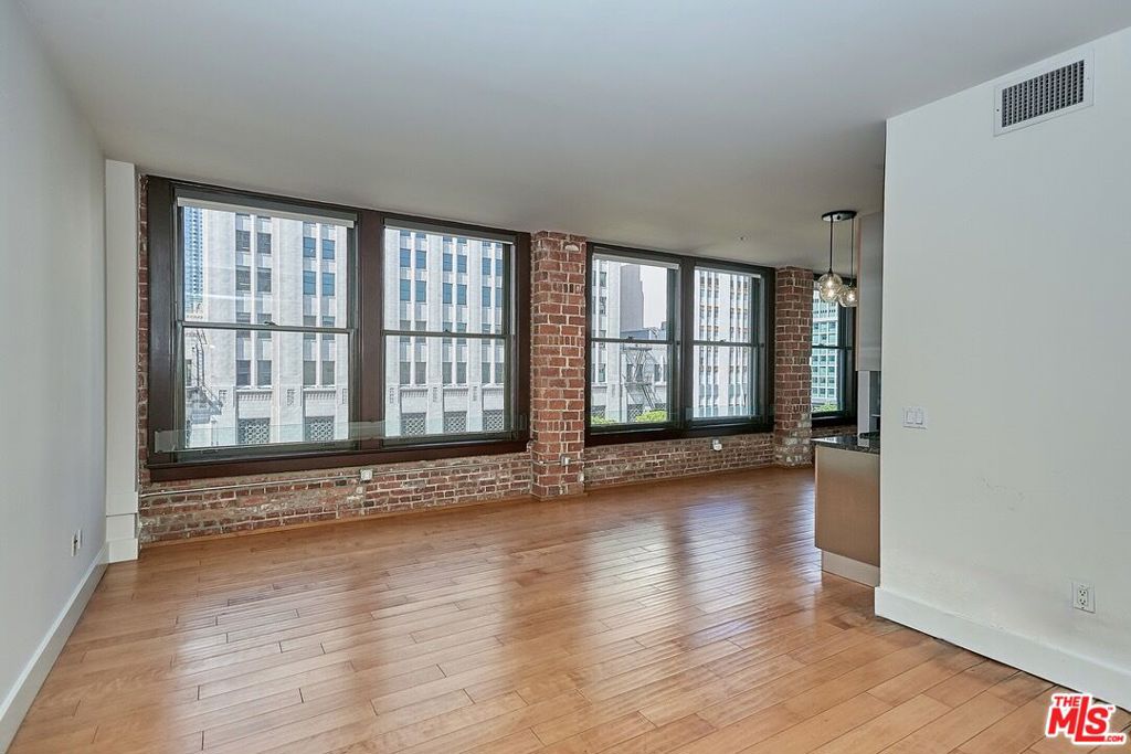 460 S Spring Street 501 Property Photo 4