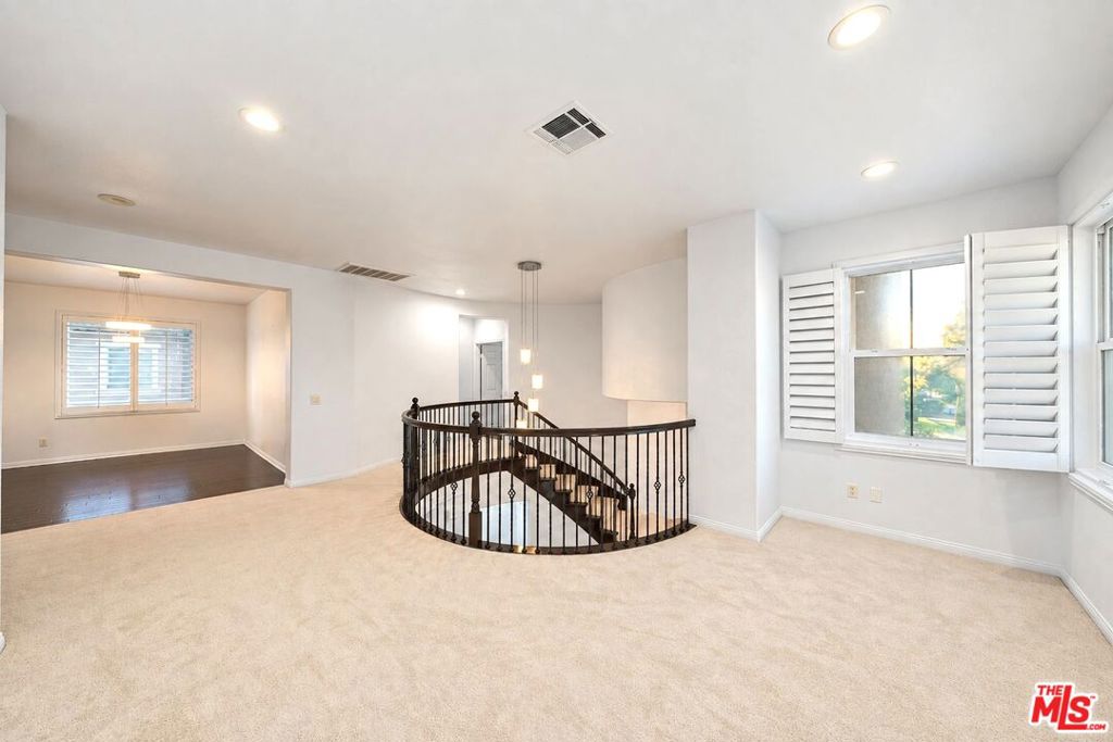 15959 Nature Trail Property Photo 4