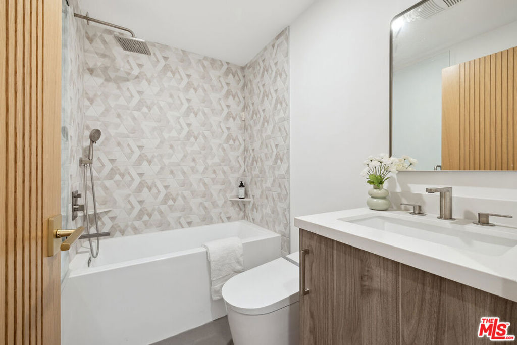 5221 Campo Road Property Photo 26