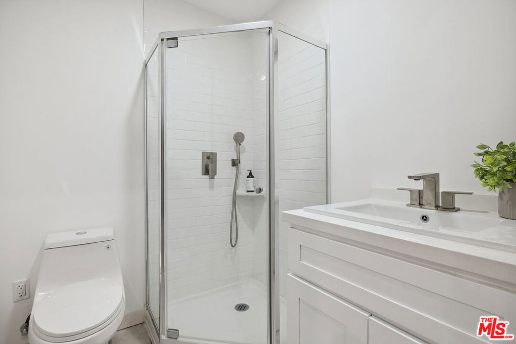 5221 Campo Road Property Photo 28