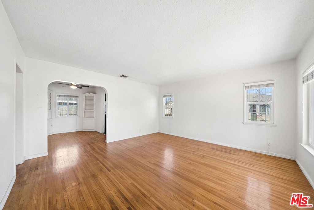 601 W Arbutus Street Property Photo 6