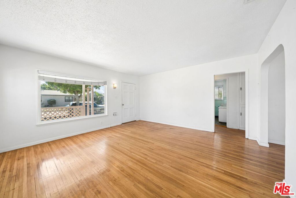 601 W Arbutus Street Property Photo 8