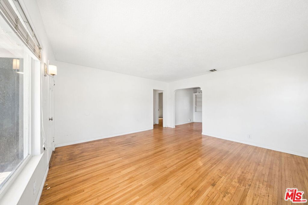 601 W Arbutus Street Property Photo 9