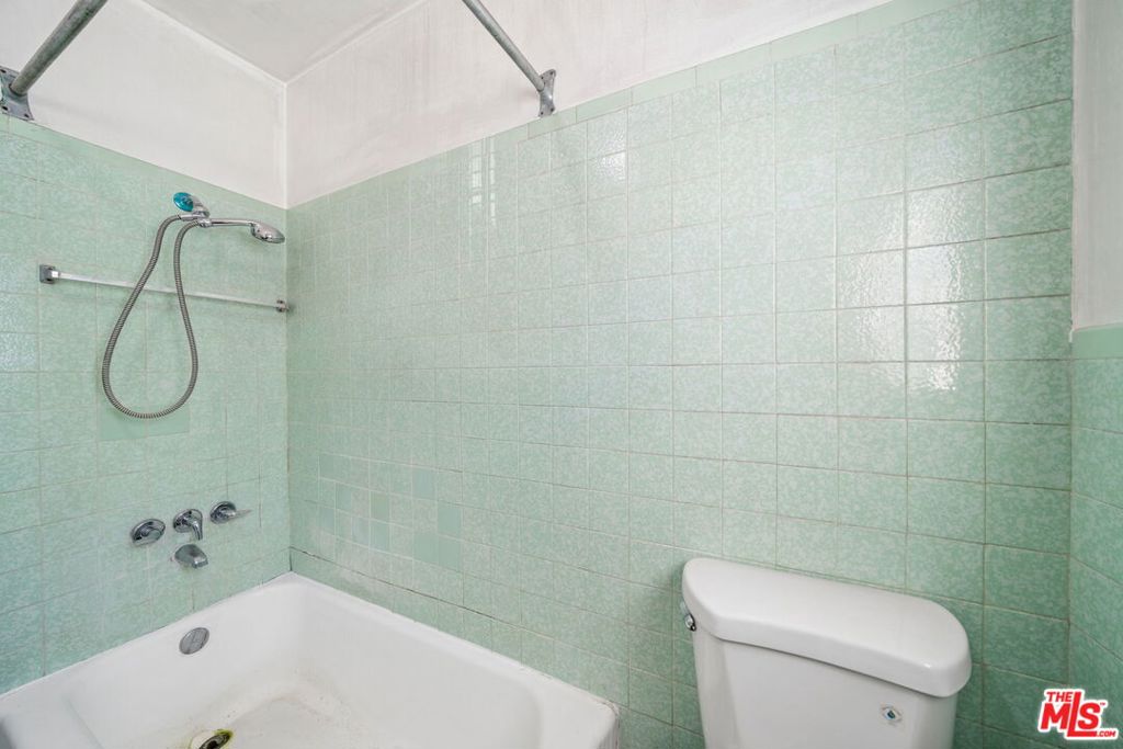 601 W Arbutus Street Property Photo 27