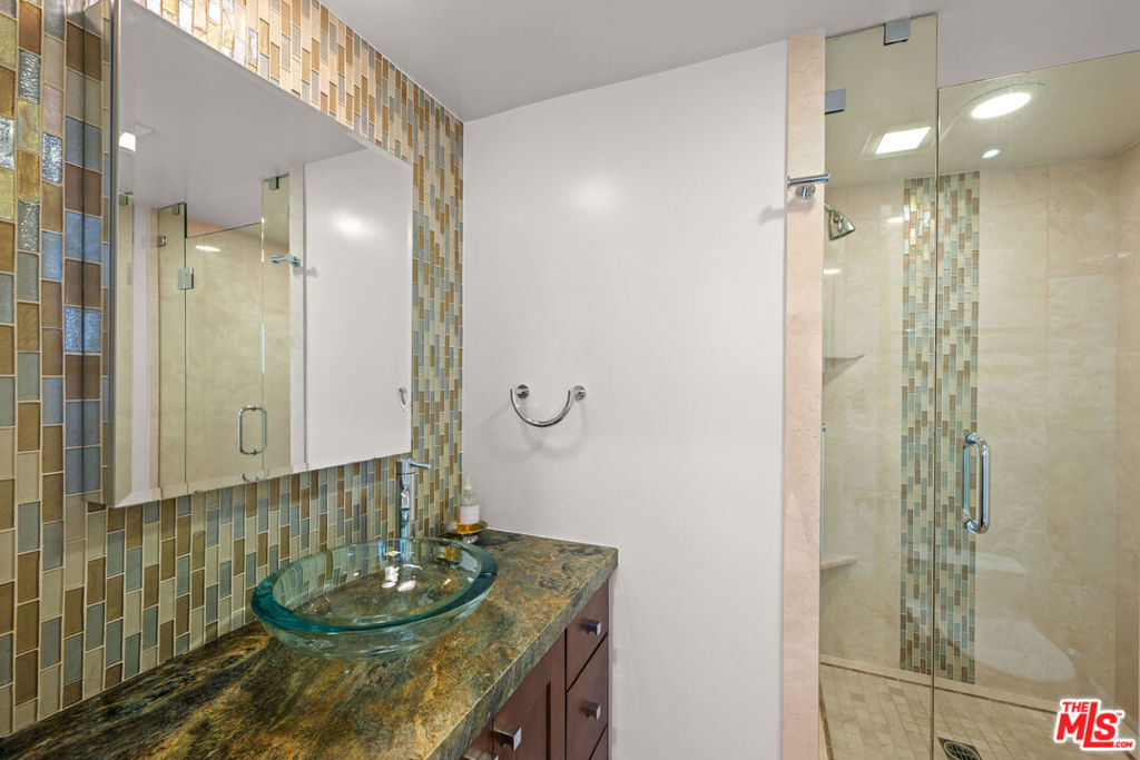 412 N Palm Drive 604 Property Photo 14