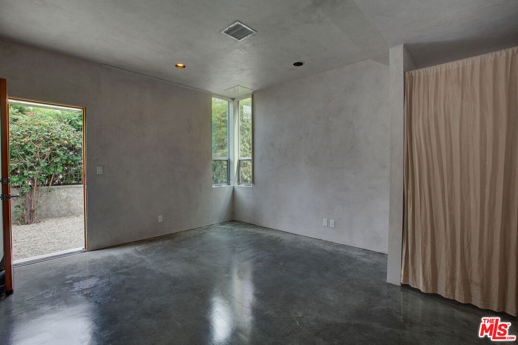 538 Broadway Street 1 Property Photo 19