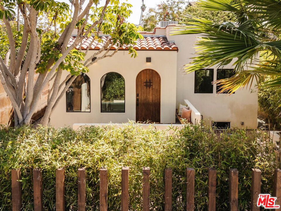 908 California Avenue Property Photo 1