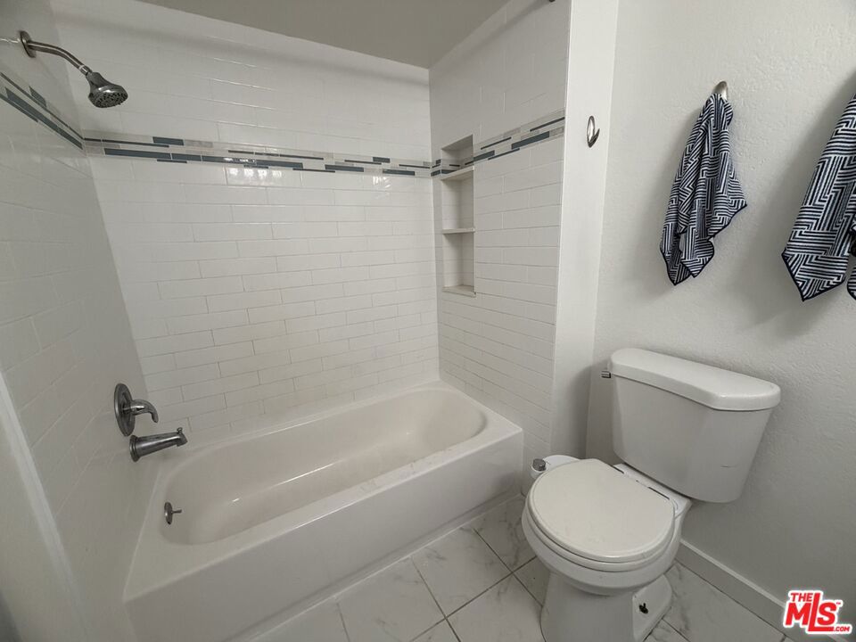 630 N Grand Avenue 203 Property Photo 9