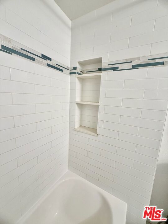 630 N Grand Avenue 203 Property Photo 10