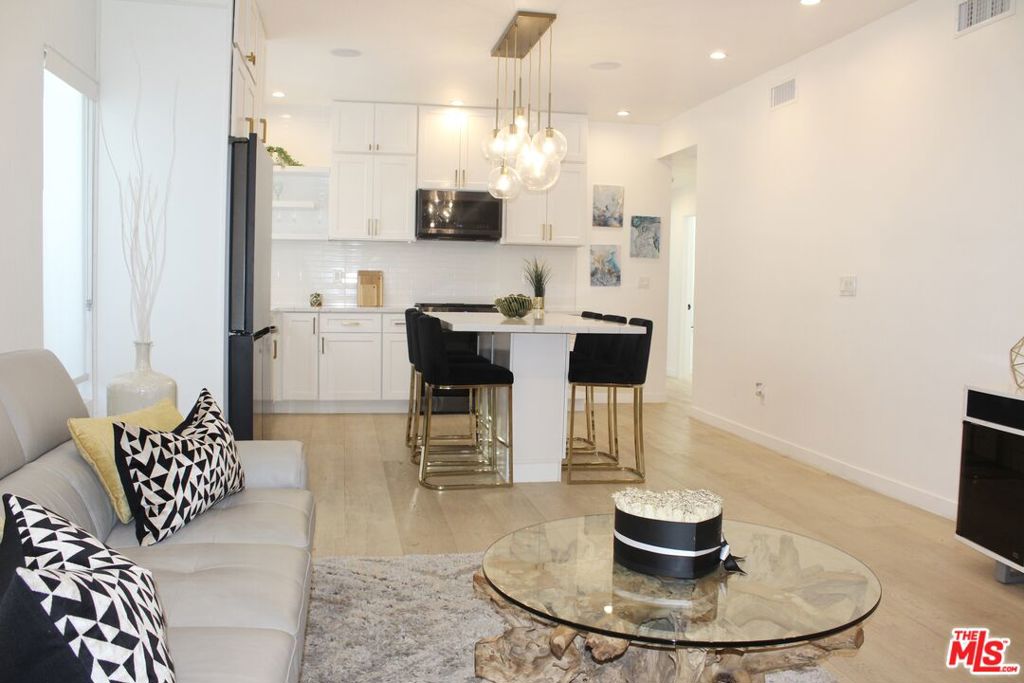 1520 S Burnside Avenue Property Photo 8