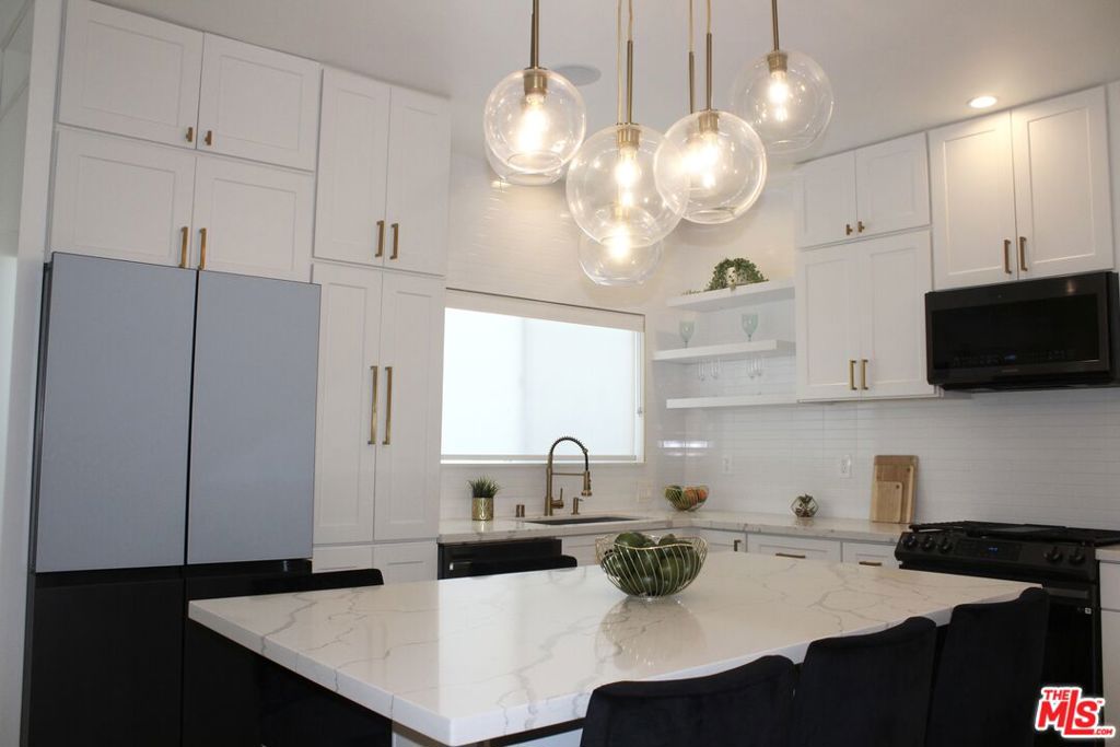 1520 S Burnside Avenue Property Photo 12