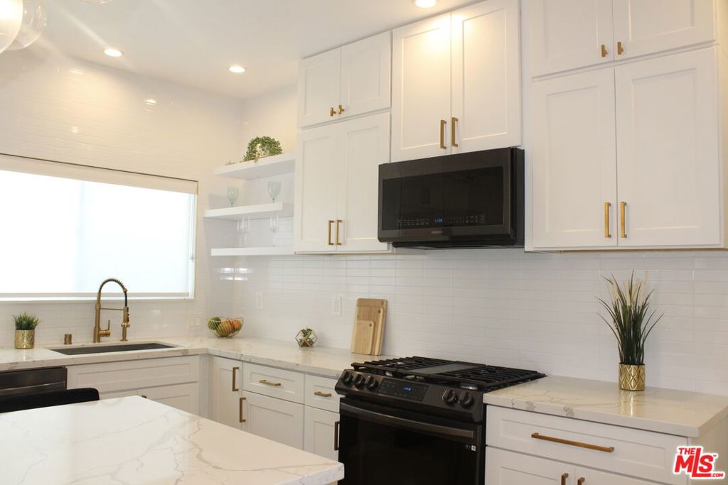 1520 S Burnside Avenue Property Photo 13