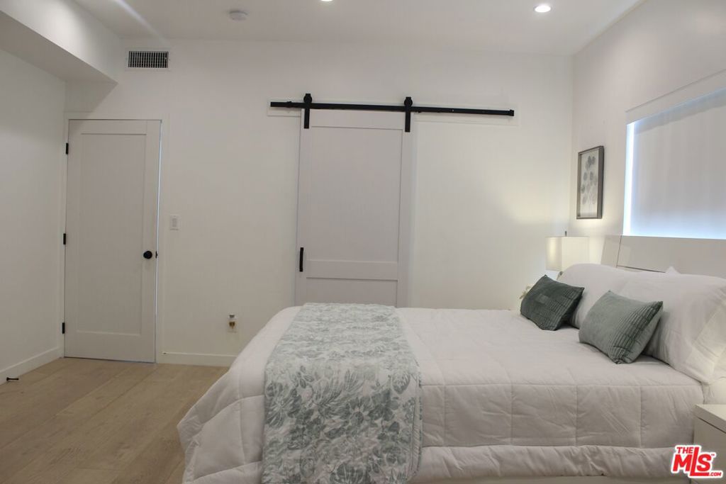 1520 S Burnside Avenue Property Photo 17