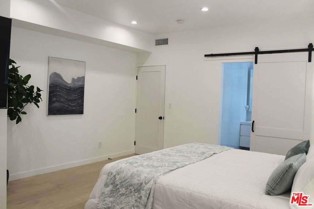 1520 S Burnside Avenue Property Photo 18