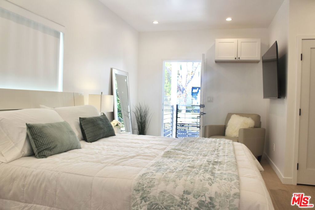 1520 S Burnside Avenue Property Photo 19