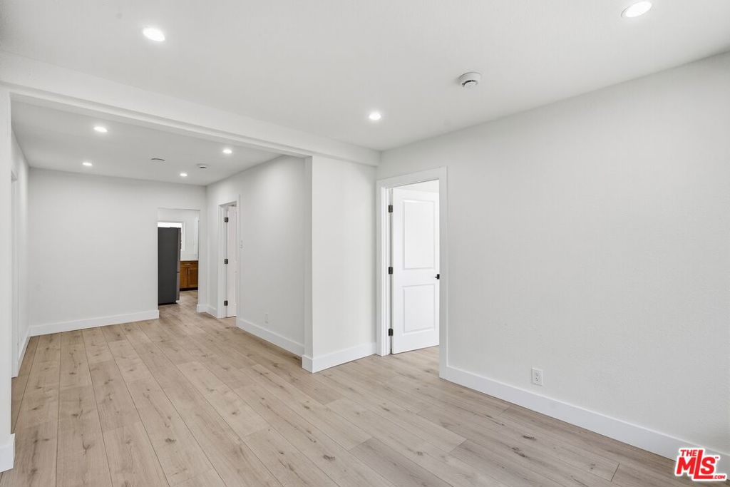 5915 1/4 Barton Avenue Property Photo 2
