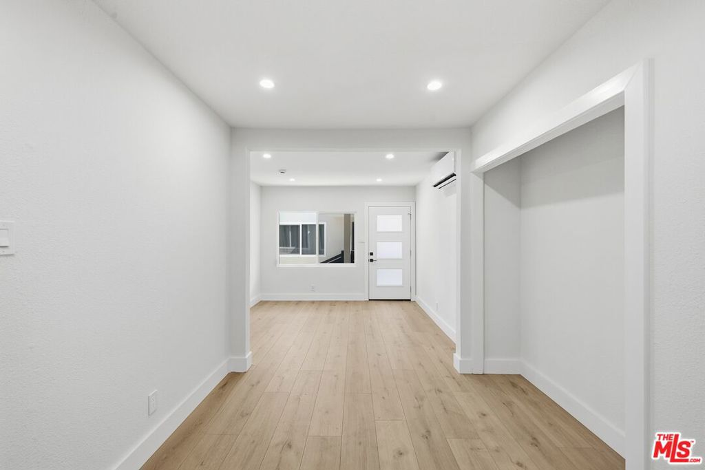 5915 1/4 Barton Avenue Property Photo 3