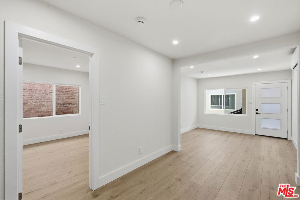 5915 1/4 Barton Avenue Property Photo 4