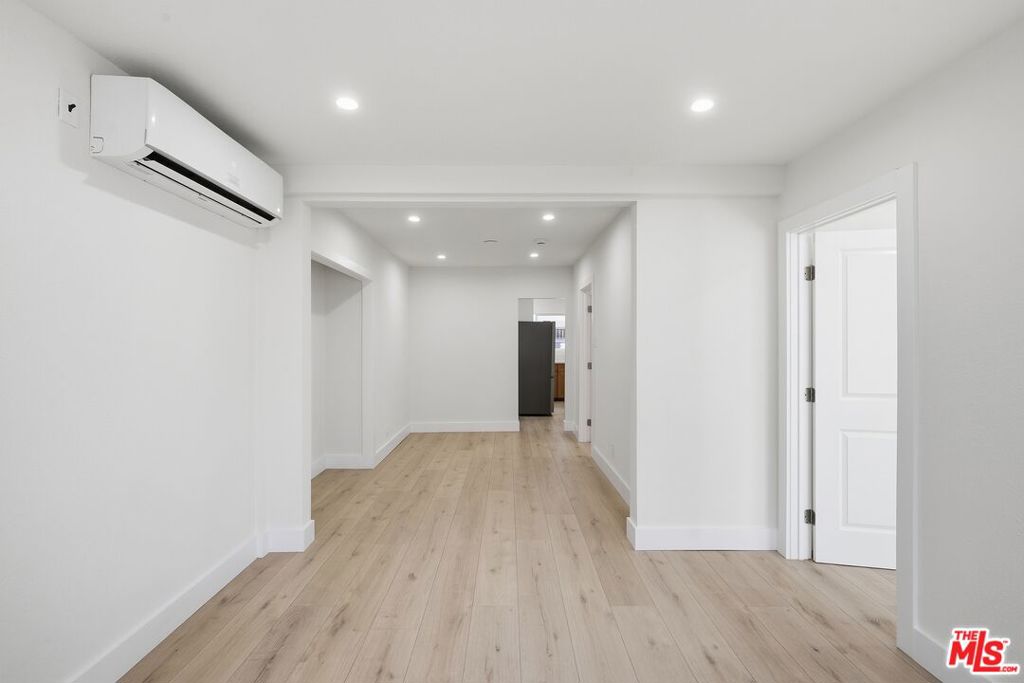 5915 1/4 Barton Avenue Property Photo 6