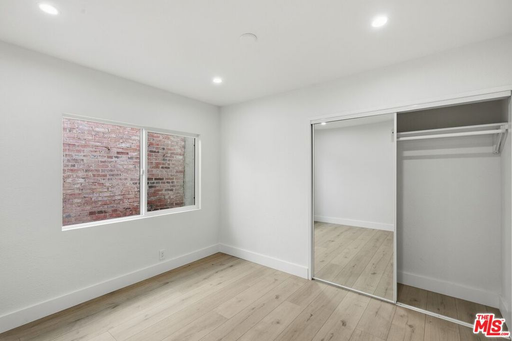 5915 1/4 Barton Avenue Property Photo 8